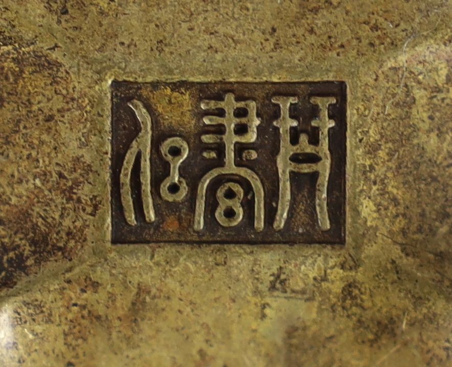 A Chinese miniature bronze censer, fangding, 18th/19th century, 5.6 cm wide